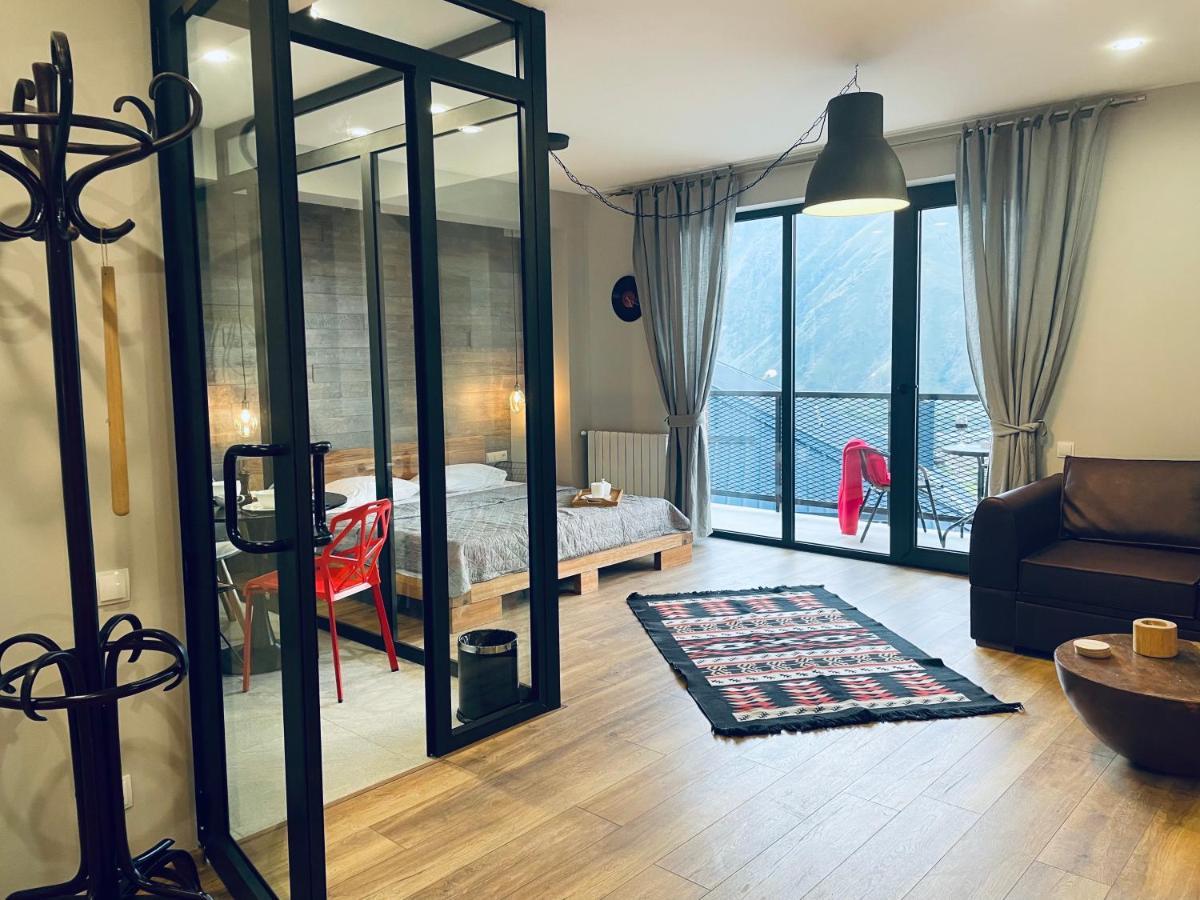 Kazbegi Stylish Apartment ภายนอก รูปภาพ