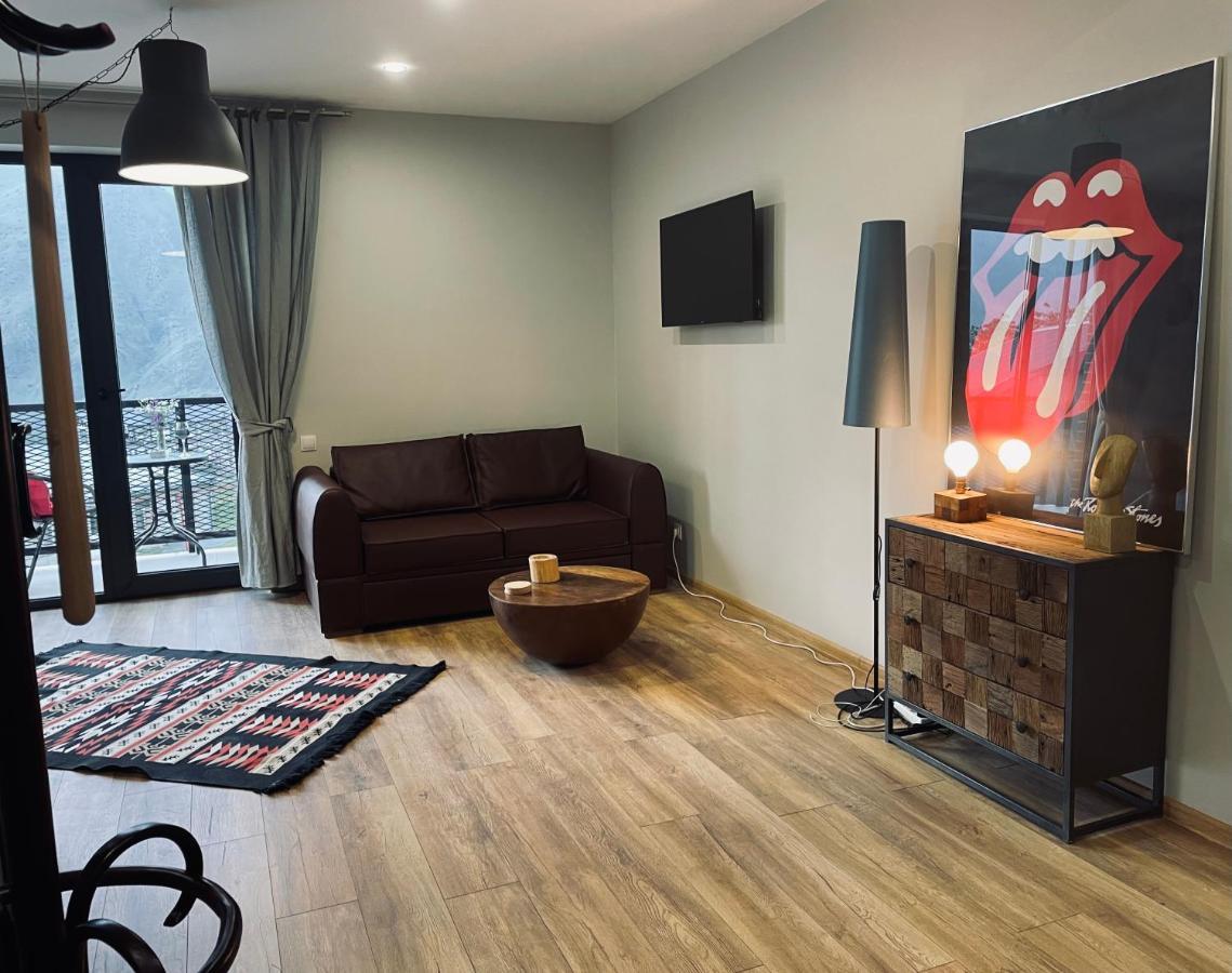 Kazbegi Stylish Apartment ภายนอก รูปภาพ